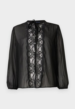 Svart gjennomsiktig bluse med blonderpanel foran, rund hals med snøring og lange ermer med elastiske mansjetter. Knapper langs fronten.