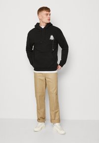 HUF TANGLED WEBS HOODIE - Sportinis megztinis - black