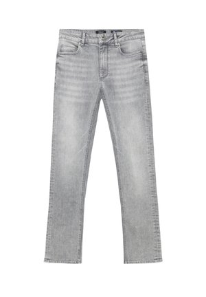 Jasnoszare jeansy slim fit z przednimi kieszeniami, szlufkami na pasek i zapięciem na guzik, przedstawione na białym tle.