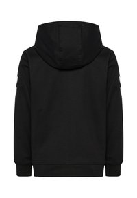 Sort hættetrøje med lange ærmer og hvide lyn-motiver på ydersiden af begge ærmer, vist bagfra.