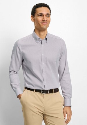 BODY FIT BUTTON-DOWN - Overhemd - rot