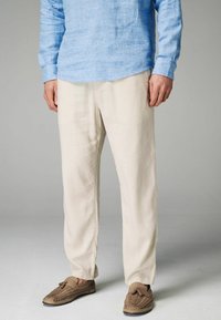 Next REGULAR FIT LINEN STRAIGHT LEG DRAWSTRING - Chino - ecru white