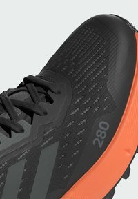Adidas Terrex AGRAVIC FLOW 2.0 - Scarpe da trail running - core black   grey four   amber tint