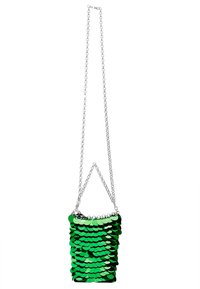Grön paljettklutch med metallisk lyster, med en silverkedjestraps och en rektangulär form, designad med överlappande cirkulära paljetter.