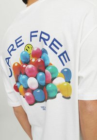 Jack & Jones JORFRUTTI TEE CREW NECK  - Print T-shirt - bright white
