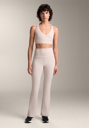 OYSHO COMFORTLUX CROSSOVER - Sportski grudnjak s blagom potporom - sand