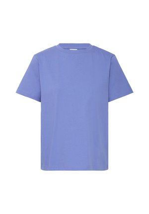 Eenvoudig T-shirt met korte mouwen en ronde hals in effen lichtpaars, getoond tegen een witte achtergrond.