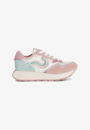 Sneaker in suede rosa e blu con una parte superiore in mesh bianco, motivi a zig zag e suola ammortizzata. Presentano cuciture a contrasto e un colletto imbottito.