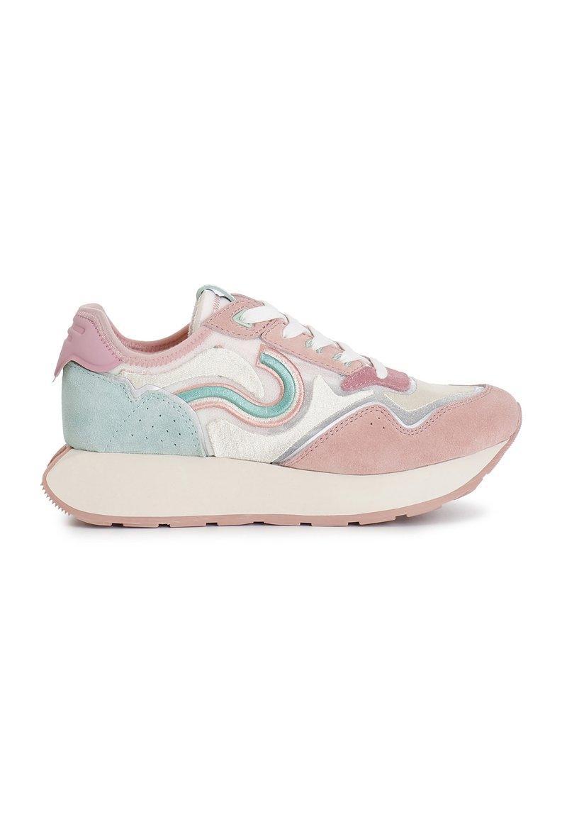 Sneaker in suede rosa e blu con una parte superiore in mesh bianco, motivi a zig zag e suola ammortizzata. Presentano cuciture a contrasto e un colletto imbottito.