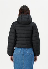 Calvin Klein Jeans LIGHTWEIGHT QUILTED JACKET - Pūkinė striukė - black