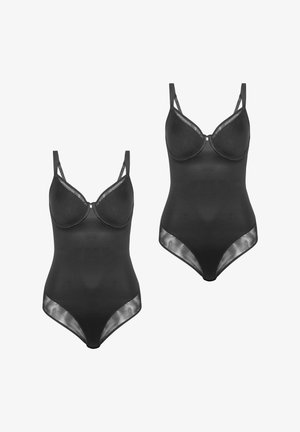 Sort bodysuit med gennemsigtige sidepaneler, underwire-kopper, justerbare stropper, en glat tekstur og en tætsiddende pasform. To identiske stykker vist.