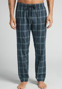 Granatowe spodnie piżamowe w kratkę z jasnoniebieskimi liniami, z elastycznym pasem i sznurkiem do regulacji. Wykonane z miękkiego, oddychającego materiału.