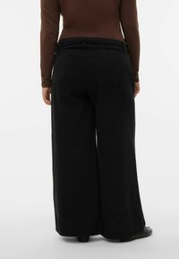 Zwarte wijde spijkerbroek met een hoge taille, voorzien van achterzakken, riemlussen en een gladde denimtextuur. Ideaal voor casual dragen.