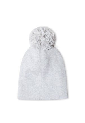 Bonnet en tricot gris avec un pompon doux et texturé sur le dessus et des détails côtelés. Le matériau semble chaud et extensible.
