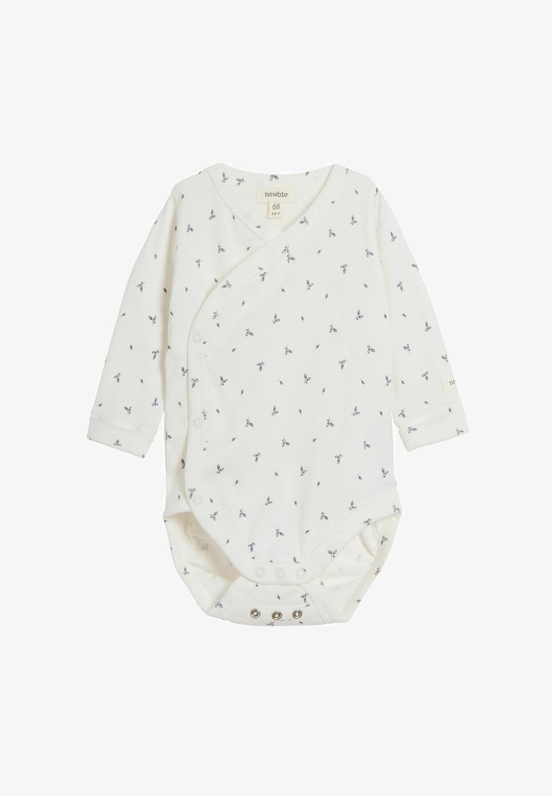 Weißes Langarm-Babybodysuit mit Wickeldesign, das kleine blaue Blumenmuster aufweist und Druckknöpfe am Boden für ein einfaches Ankleiden hat.