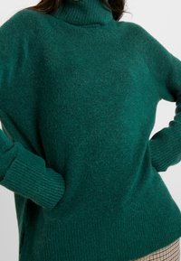 Vero Moda Strickpullover - mottled light green