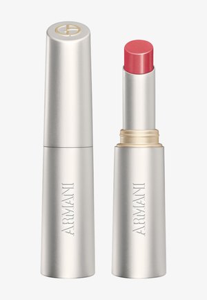 Zilveren Armani lippenstiftbuis met dop ernaast, waarbij de uitgeschoven roze lippenstift zichtbaar is tegen een witte achtergrond.