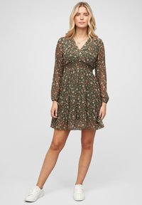 Cloud 5ive V-NECK MIT TAILLENGUMMIZUG - Rochie de zi - green