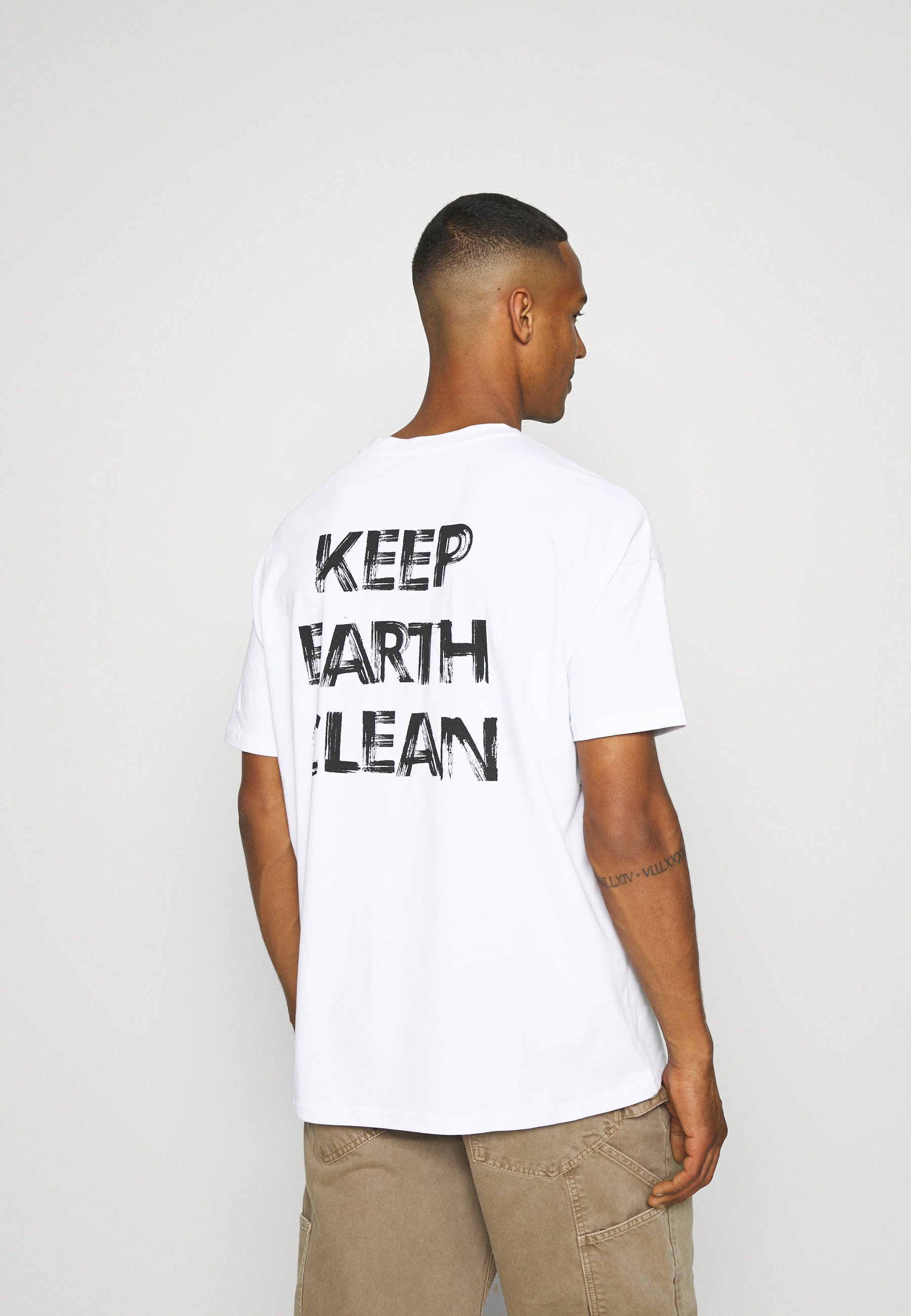 EARTH OVERSIZED - Print T-shirt - white 