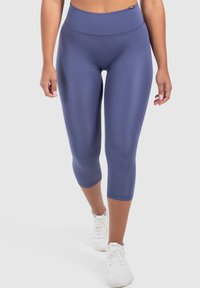 Leggings blu navy a vita alta realizzati in materiale elastico, progettati per comfort e mobilità, che arrivano poco sotto il ginocchio.