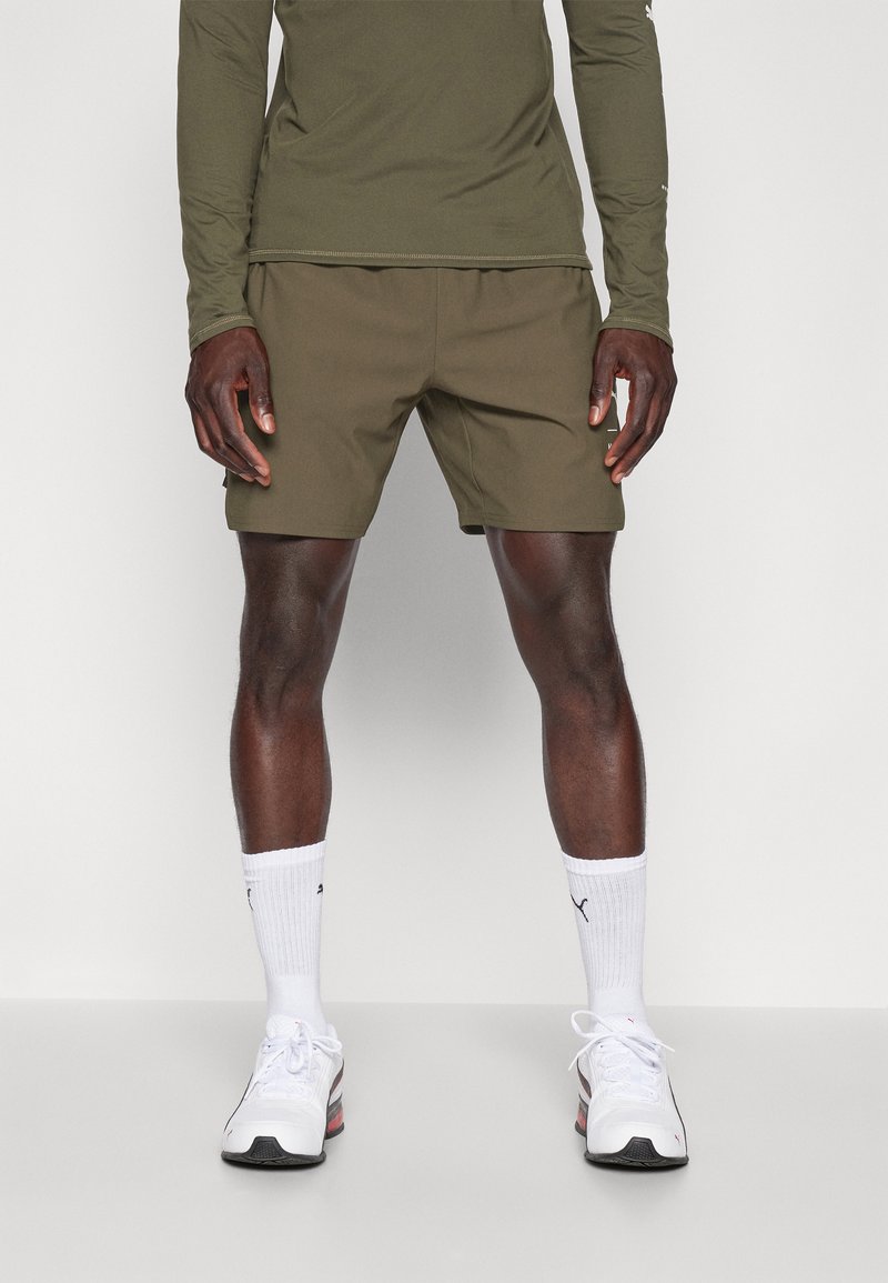 Puma HYROX FUSE STRETCH SHORT - Pantalón corto de deporte - dark olive