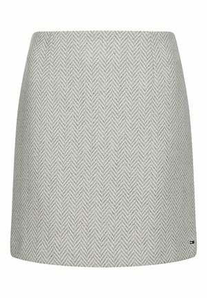 Jupe à motif pied-de-poule en gris clair et blanc, présentant une coupe droite, un tissu texturé et un petit logo en accent au bas.
