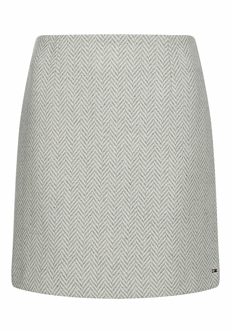 Ruitjesrok in lichtgrijs en wit, met een rechte snit, textiel met structuur en een klein logoaccent aan de zoom.
