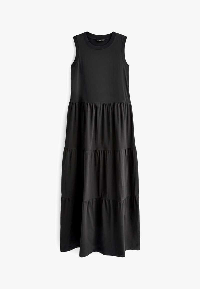 Robe noire sans manches en tissu doux, présentant un design à volants avec un corsage lisse et des sections froncées à la taille et à l'ourlet.