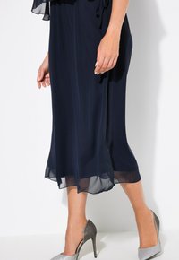 Ulla Popken RHINESTONE DETAIL LAYERED - Vestido informal - marine