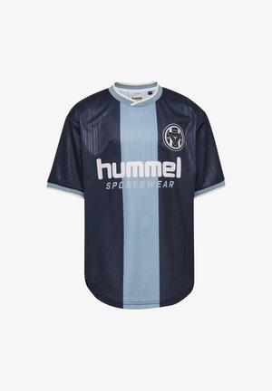 Mörkblå och ljusblå randig kortärmad sporttröja med ribbad krage, med "hummel SPORTSWEAR"-logotyp på framsidan och emblem på bröstet.