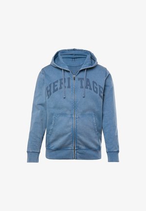 Bluza z kapturem zapinana na zamek w wyblakłym niebieskim kolorze, z przednią kieszenią typu kangur i sznurkiem w kapturze, oraz wyraźnym nadrukiem "HERITAGE" na klatce piersiowej.