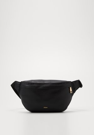 Černá kožená ledvinka se zlatým zipem a malým zlatým logem "ZIGN" na přední straně, nastavitelný popruh, jednotné pozadí.