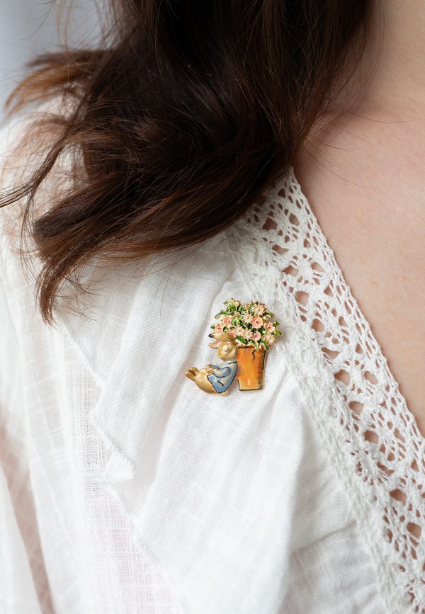 PETER RABBIT FLOWER POT - Brosche