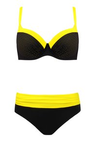 Dwuczęściowy strój kąpielowy składający się z czarnych majtek i czarnej góry z żółtym paskiem i kropkami, wykonany z gładkiego, elastycznego materiału.