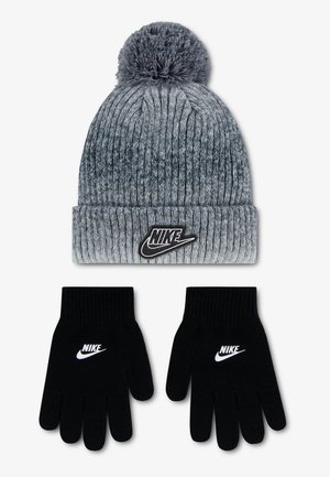 Graue gestrickte Bommelmütze mit schwarzem Nike-Logo und passenden schwarzen Strickhandschuhen, jeweils mit weißem Nike-Logo auf der Rückseite.