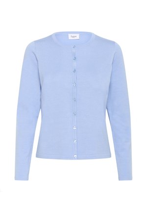 Svijetloplavi kardigan s okruglim izrezom, dugim rukavima i šest dugmadi sprijeda. Izrađen od mekanog, finog pletenog materijala. Jednostavan i čist dizajn.