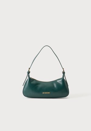 Sac à épaule en cuir vert foncé avec une seule bandoulière, fermeture éclair dorée et logo "Love Moschino" doré au centre avant.
