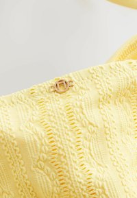 Next Uimapuku - yellow lace