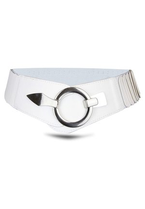 Szeroki biały elastyczny pasek z dużą srebrną okrągłą klamrą i wieloma srebrnymi prostokątnymi detalami na jednym końcu.