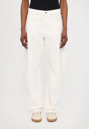 White wide-leg jeans made of denim, featuring five pockets, a button and zipper closure, and beige stitching details.