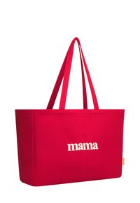 Röd canvas tygväska med två långa handtag; har ordet "mama" i vit text på framsidan. Slät yta, rektangulär form.