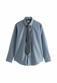 Hellblaues Hemd mit langen Ärmeln, Knopfkragen und einer grauen strukturierten Krawatte. Besitzt einen weichen Stoff und eine lockere Passform.