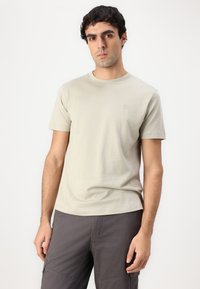 TOM TAILOR DENIM ROUNDED HEM - T-shirt basique - beige abbey stone