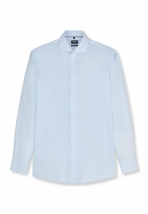 Chemise habillée pour homme bleu clair à manches longues avec boutonnage devant et col classique, présentée à plat sur fond blanc.