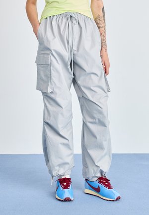 STREET PANT - Reisitaskuhousut - light smoke grey/black