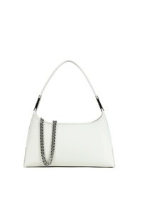 Weiße Ledertasche mit geschwungenem Körper, kurzem Griff und silberner Kettenverzierung. Glatte Textur und minimalistisches Design.