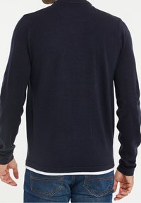 Threadbare Sweter