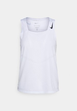 Witte Nike mouwloze sporttop met geperforeerd ventilatiepatroon en zwart Nike swoosh-logo op de linkerschouder.
