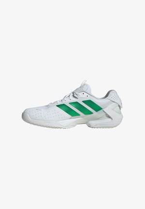 Weiße Sportschuhe mit grünen drei-Akzenten, Obermaterial aus Mesh, durchbrochene Details, Gummisohle und gepolstertem Fersenbereich für Unterstützung.