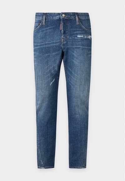 Jean en denim bleu avec une coupe slim, fermeture par bouton et zip, poches avant et détails usés subtils sur les cuisses et les genoux.